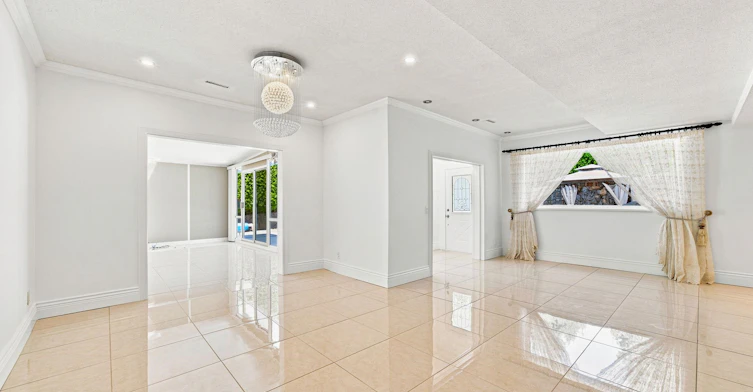 B-5553 Nancy Greene Way, North Vancouver, BC, V7R 4R6 - 4