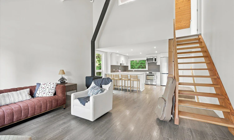 3015 Alpine Crescent
