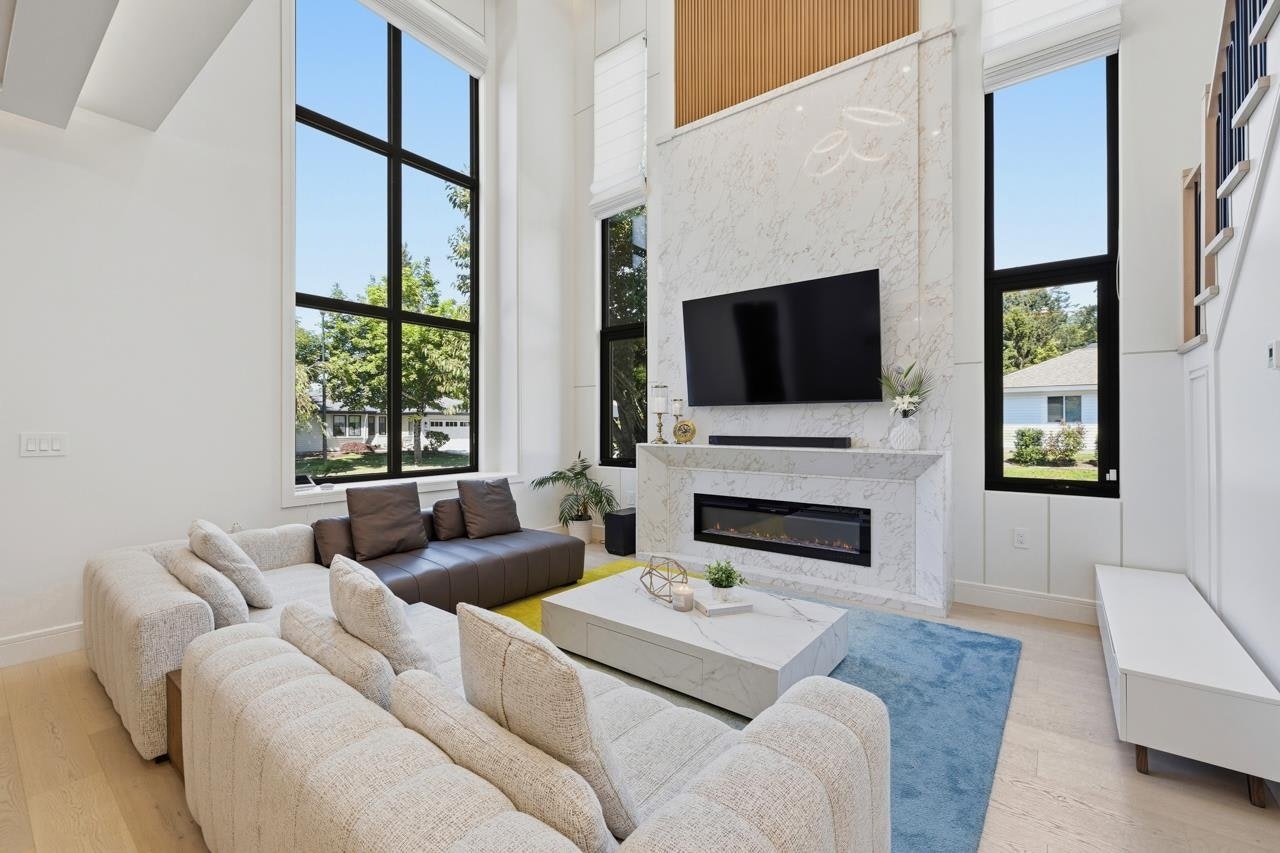 1946 143a Street - 2