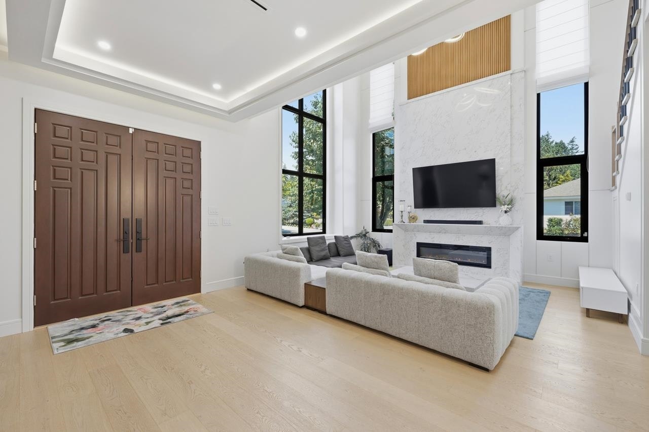 1946 143a Street - 3
