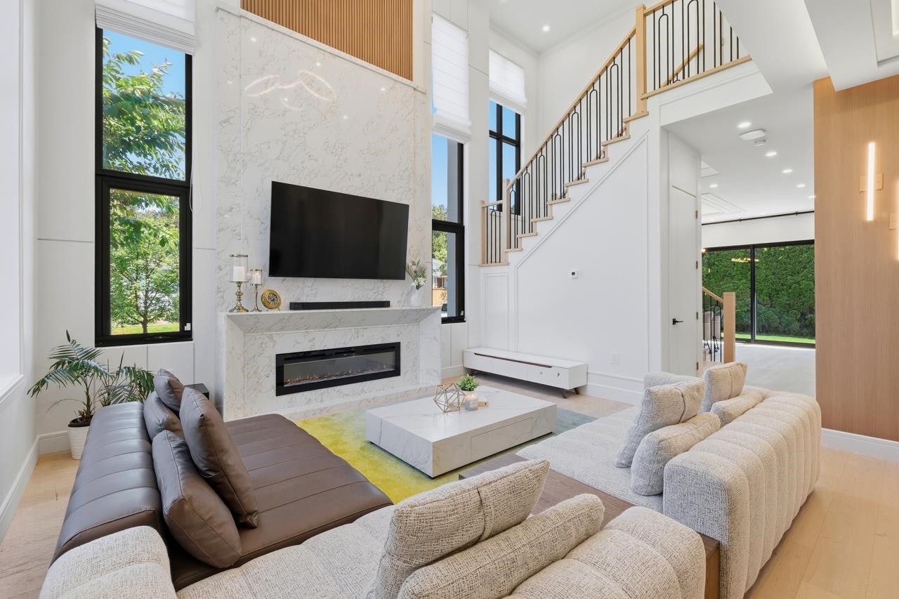 1946 143a Street - 5