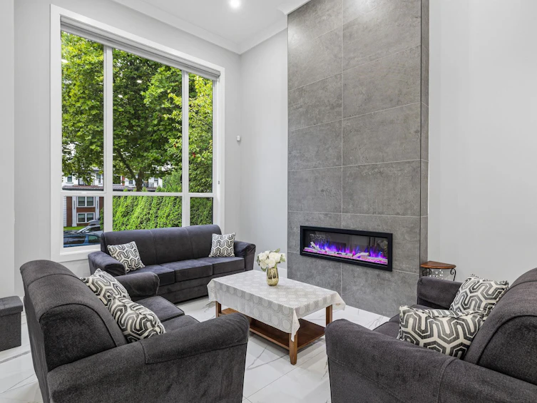8995 Queen Mary Boulevard, Surrey, BC, V3V 6R2 - 3