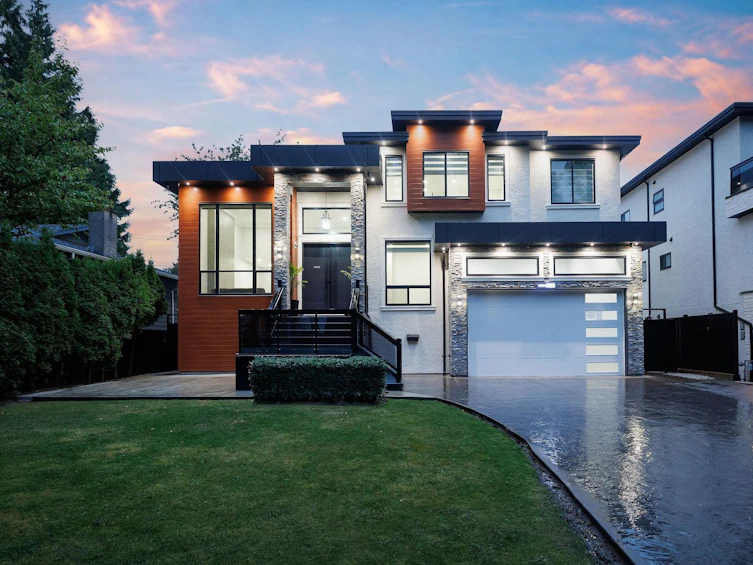 8995 Queen Mary Boulevard, Surrey, BC, V3V 6R2