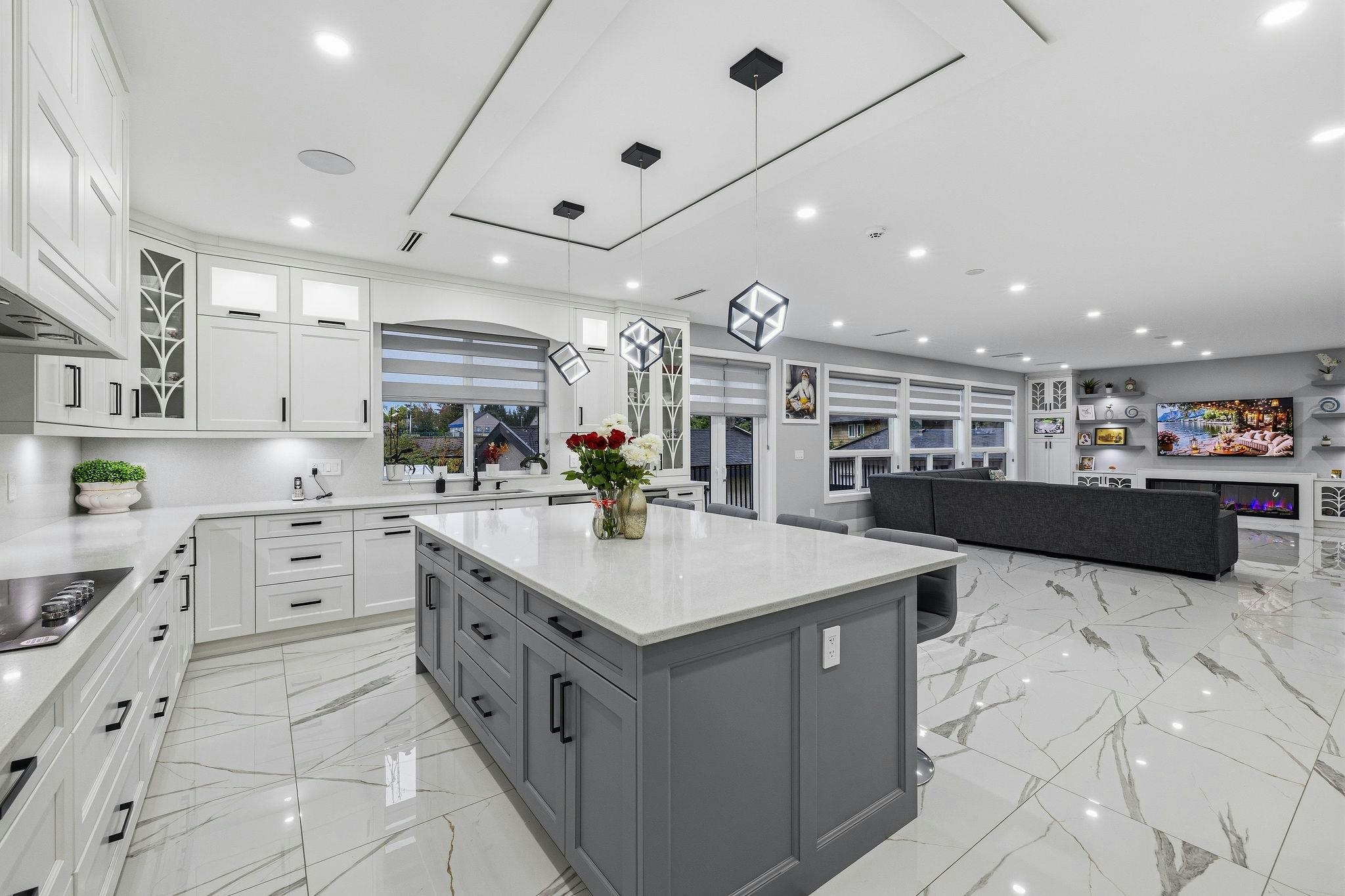 8995 Queen Mary Boulevard, Surrey, BC, V3V 6R2 - 9