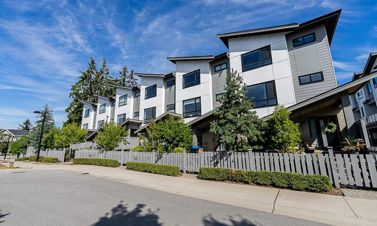26-16589 25 Avenue
