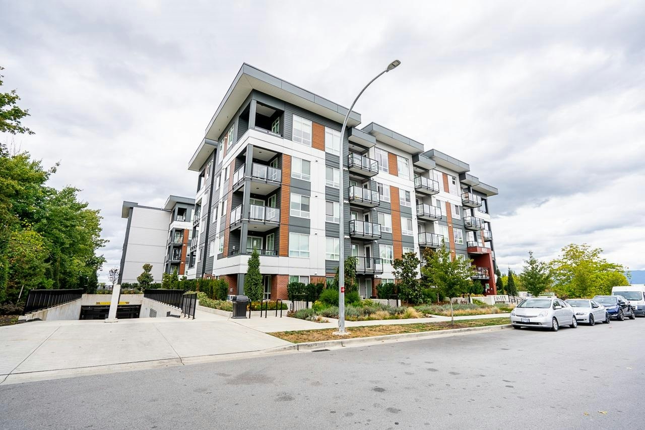 416-8117 200a Street - 2