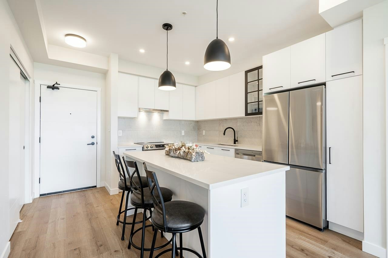 416-8117 200a Street - 4