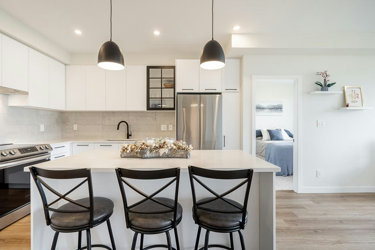 416-8117 200a Street - 5