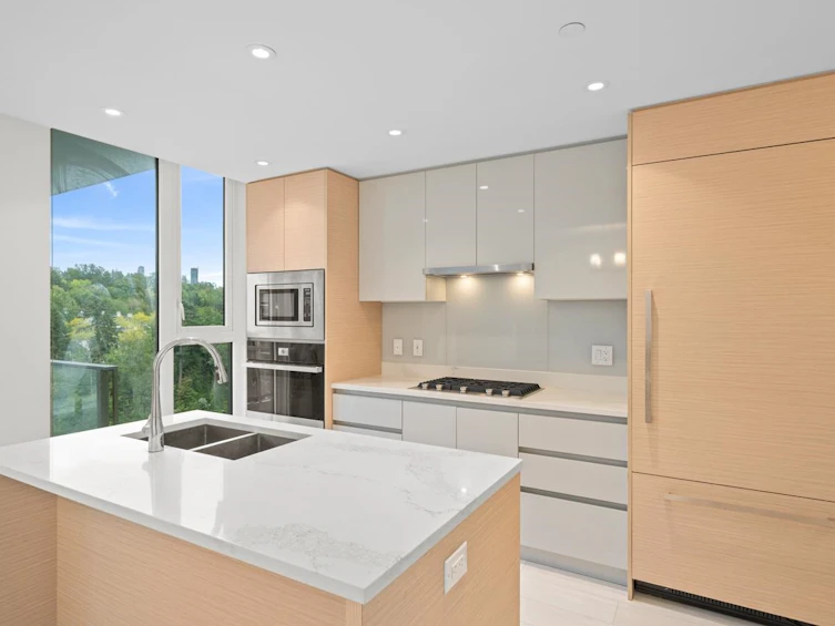 1302-3538 Sawmill Crescent, Vancouver, BC, V5S 0J8 - 2