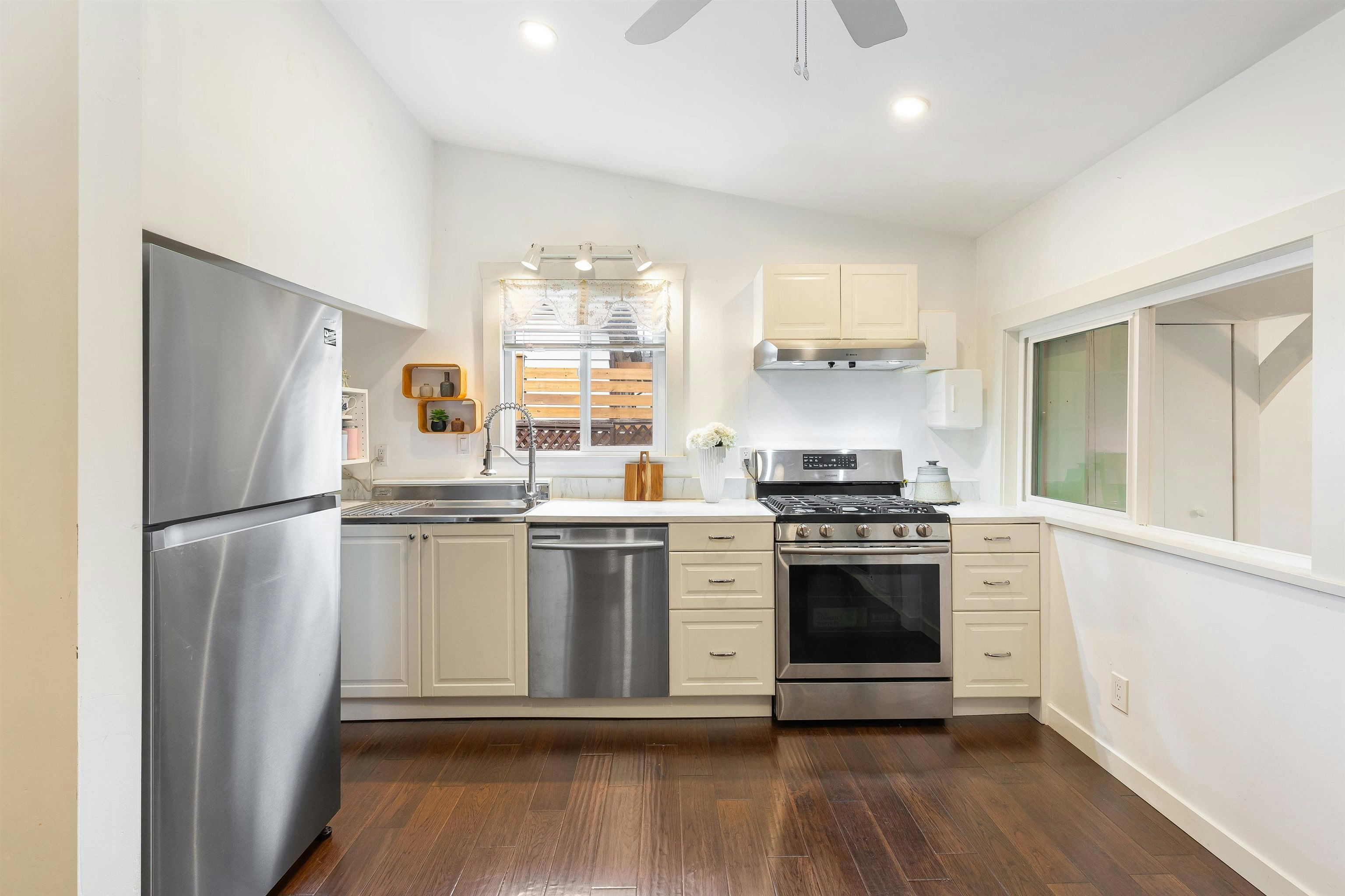 2306 William Avenue, North Vancouver, BC, V7J 2P6 - 10