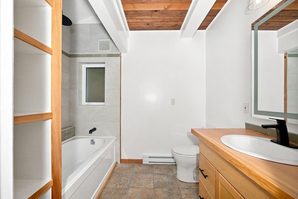 2825 Lower Road, Roberts Creek, BC, V0N 2W2 - 9