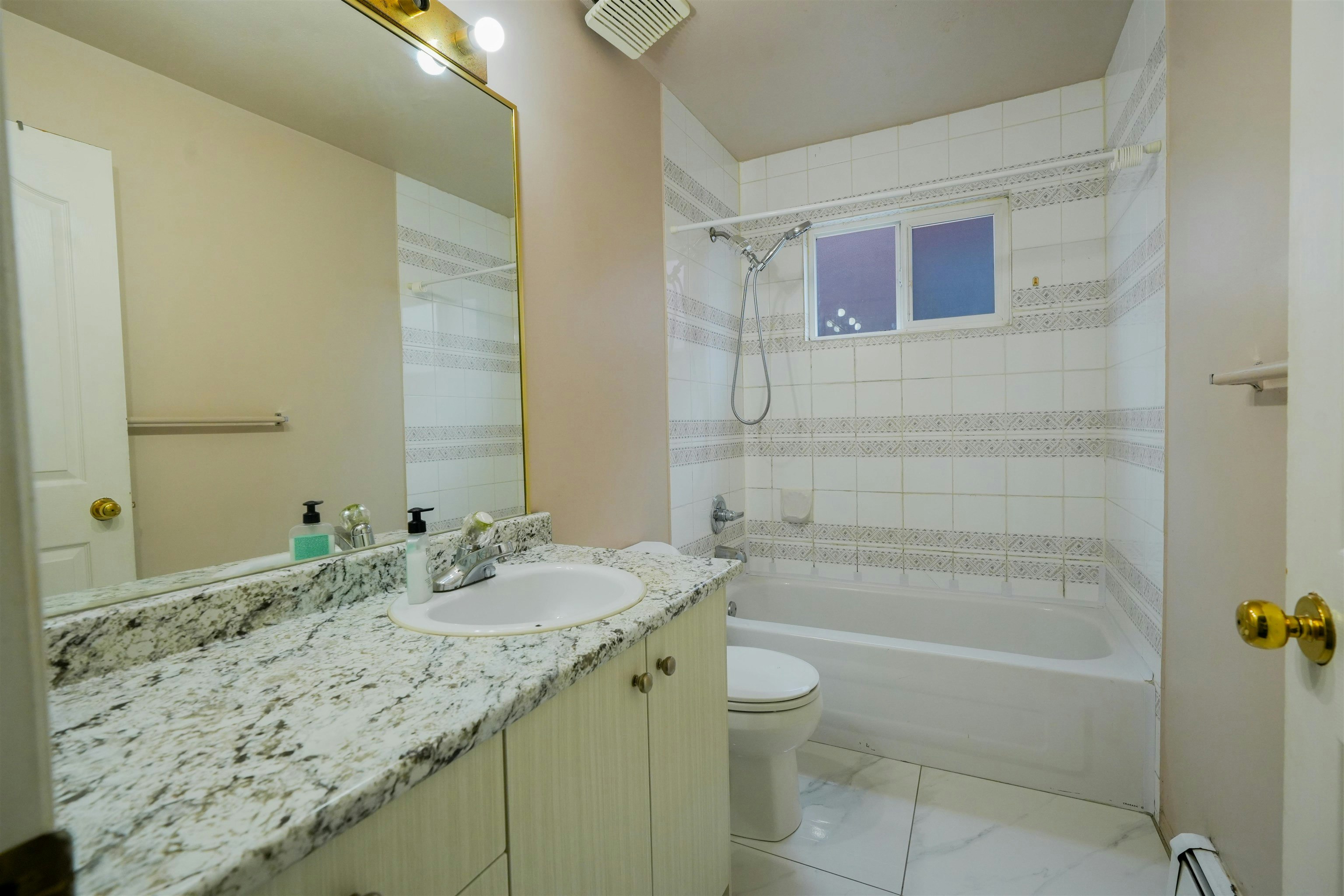 13347 89 Avenue, Surrey, BC, V3V 1A6 - 14