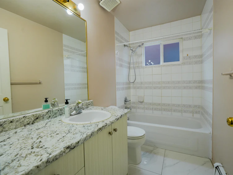 13347 89 Avenue, Surrey, BC, V3V 1A6 - 14