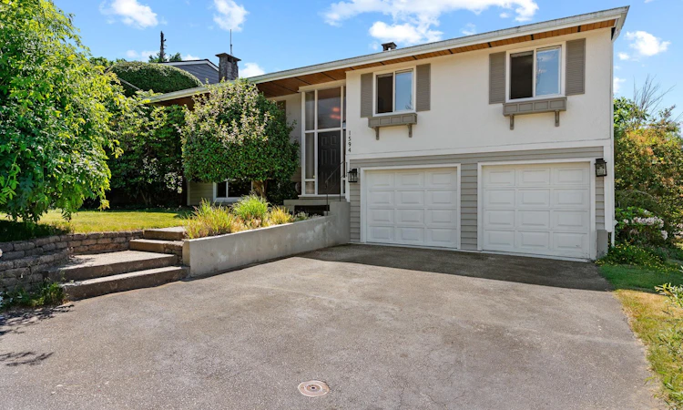 1594 Elinor Crescent
