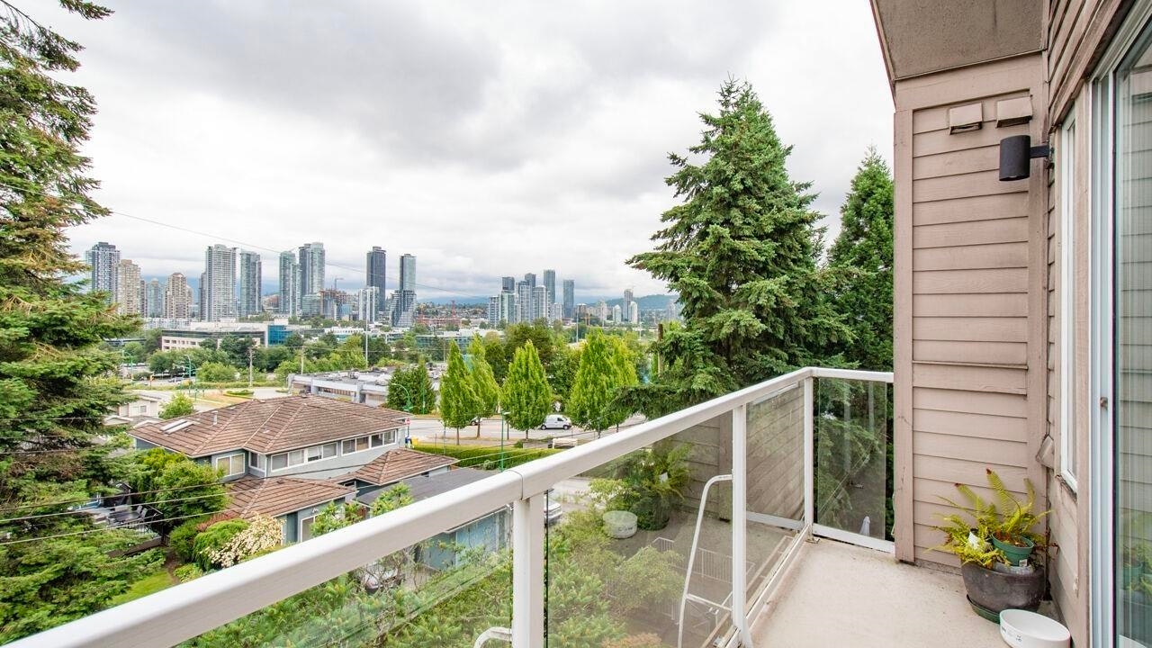 402-4181 Norfolk Street, Burnaby, BC, V5G 1E8 - 2