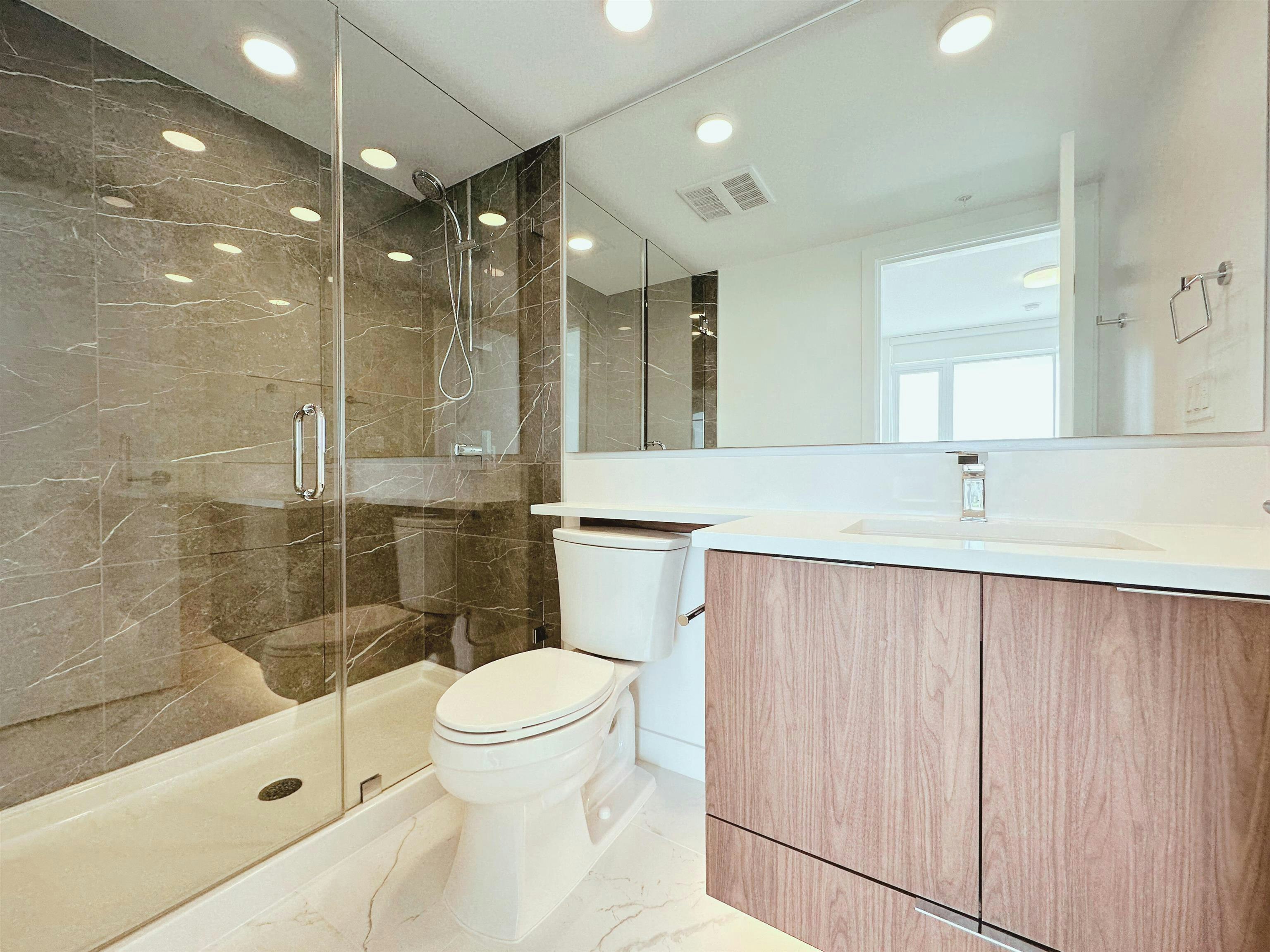 601-7799 Park Crescent, Burnaby, BC, V3N 0J7 - 8
