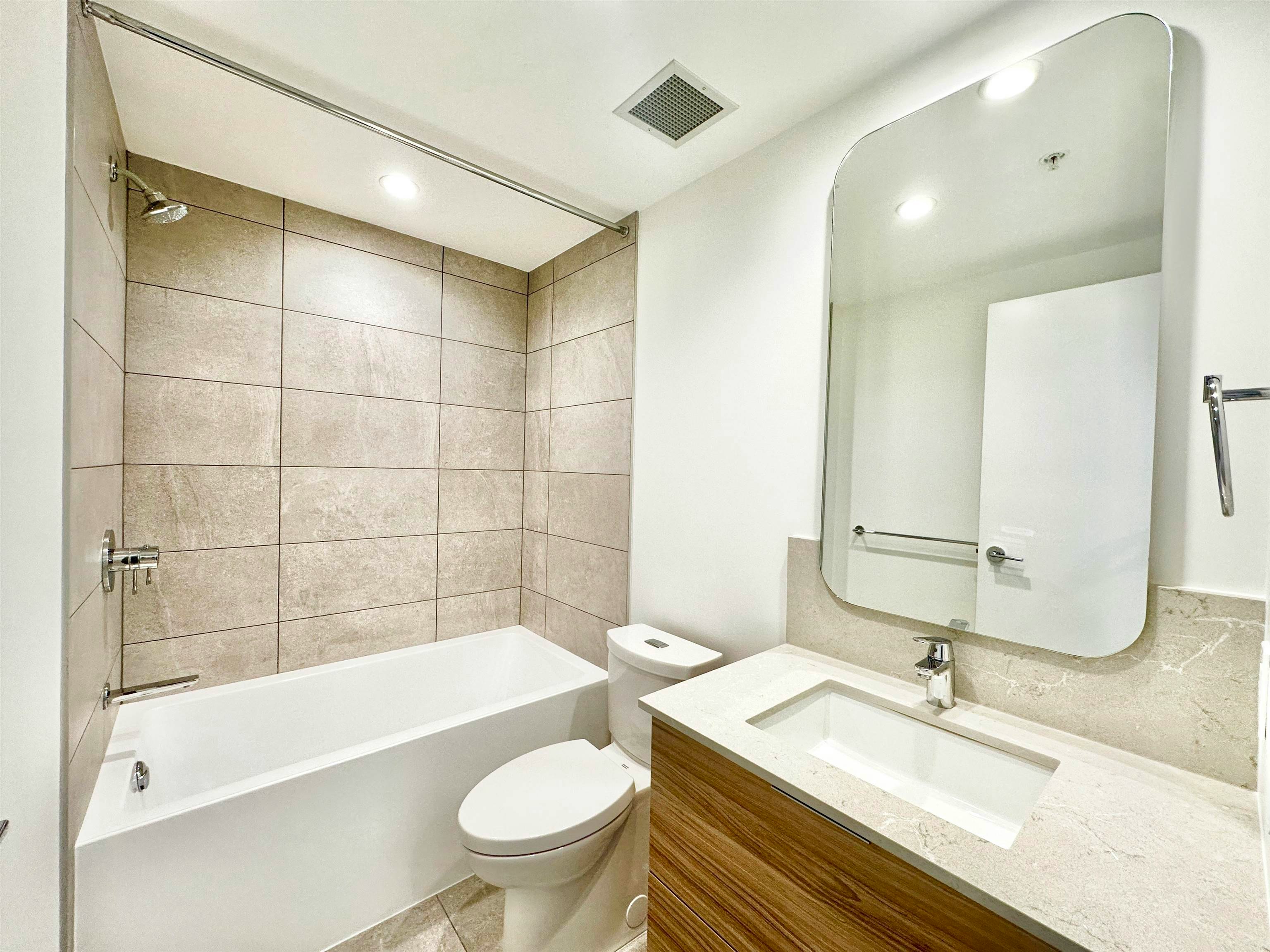 1004-2375 Emery Court, North Vancouver, BC, V7J 0E9 - 11