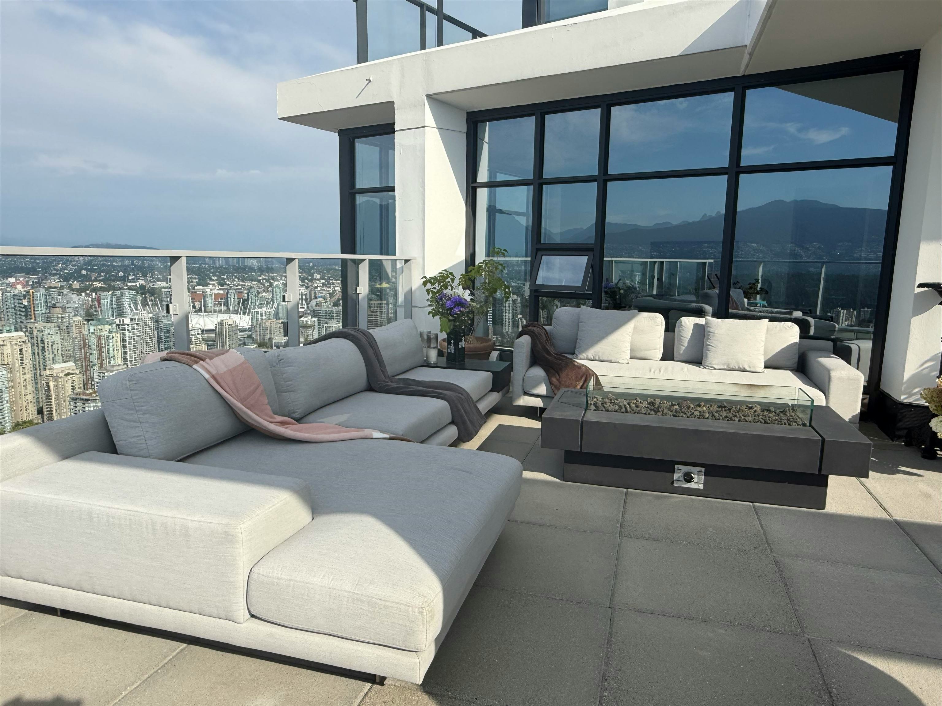 WITHHELD Withheld, Vancouver, BC, V6Z 0G7 - 26