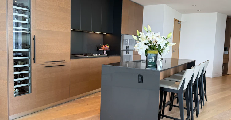 WITHHELD Withheld, Vancouver, BC, V6Z 0G7 - 19