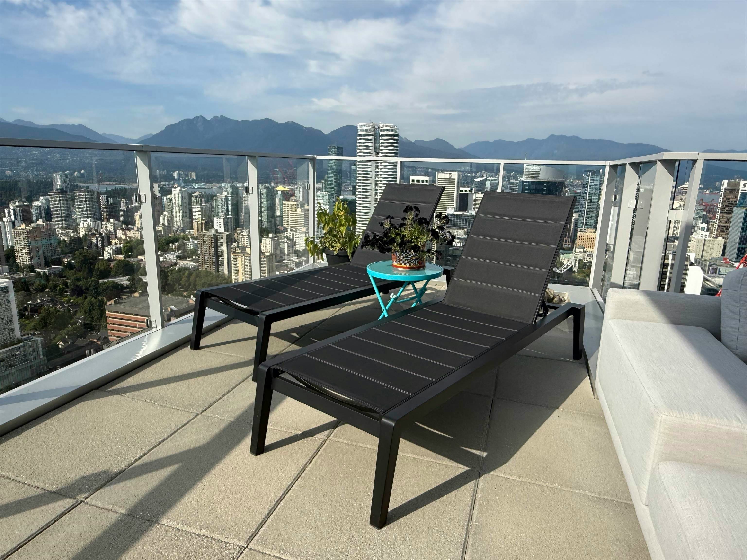 WITHHELD Withheld, Vancouver, BC, V6Z 0G7 - 25
