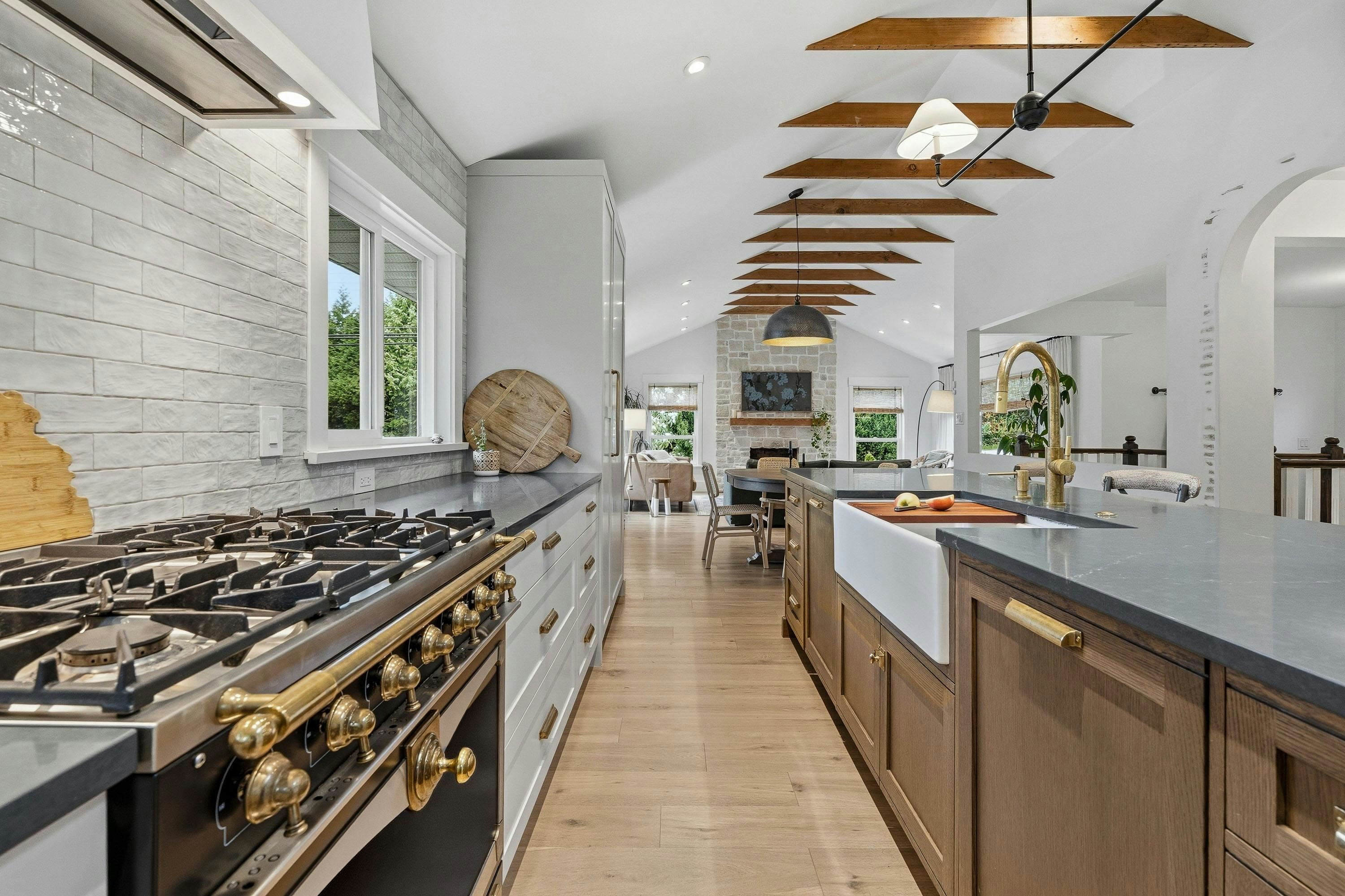 1335 Ridgewood Drive, North Vancouver, BC, V7R 1J4 - 12