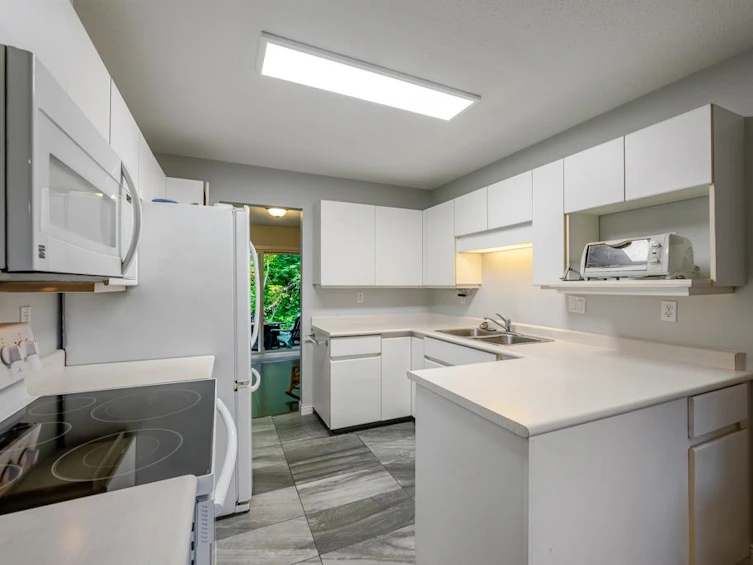 112-10250 155a Street, Surrey, BC, V3R 4K5 - 2