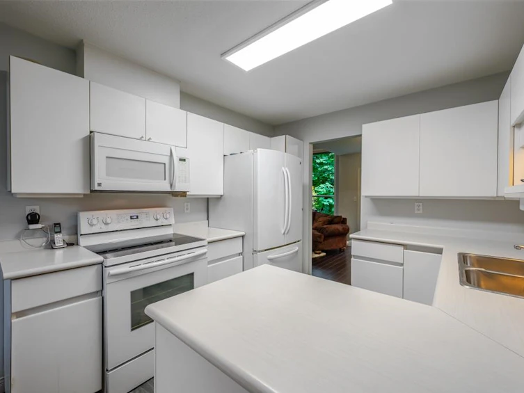 112-10250 155a Street, Surrey, BC, V3R 4K5 - 4