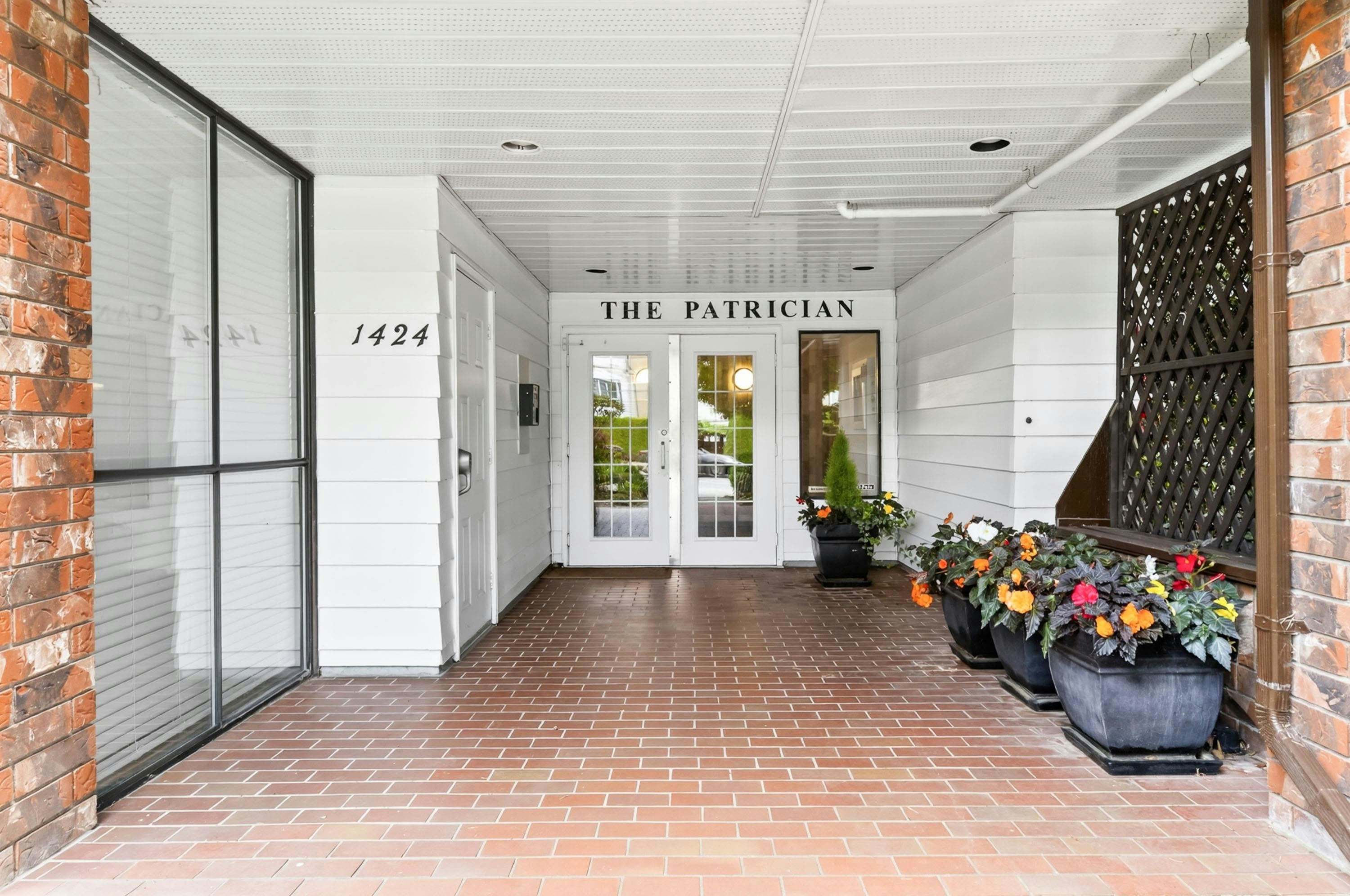 102-1424 Martin Street, Surrey, BC, V4B 3W7
