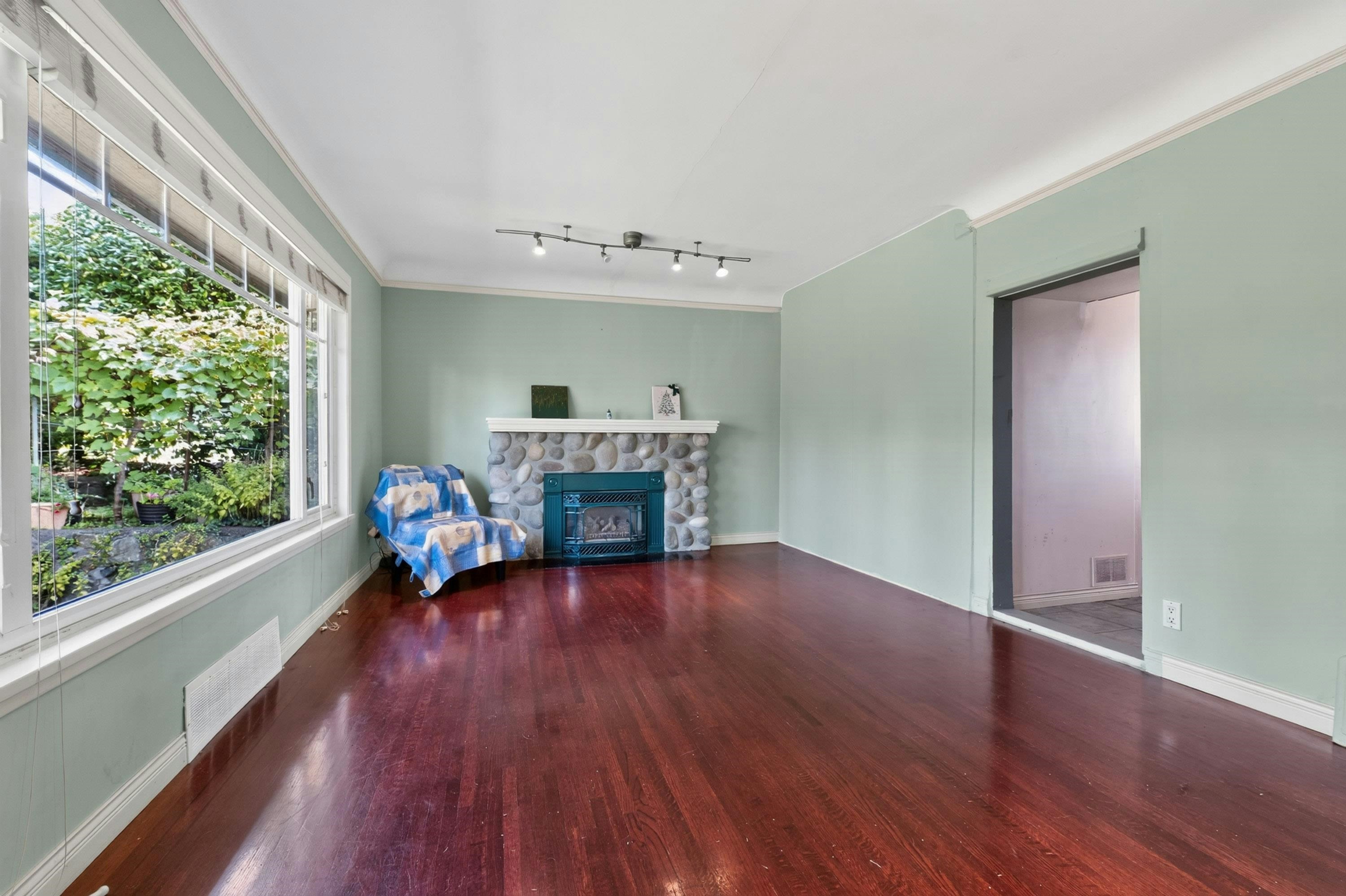 341 W 24th Street, North Vancouver, BC, V7M 2C7 - 6