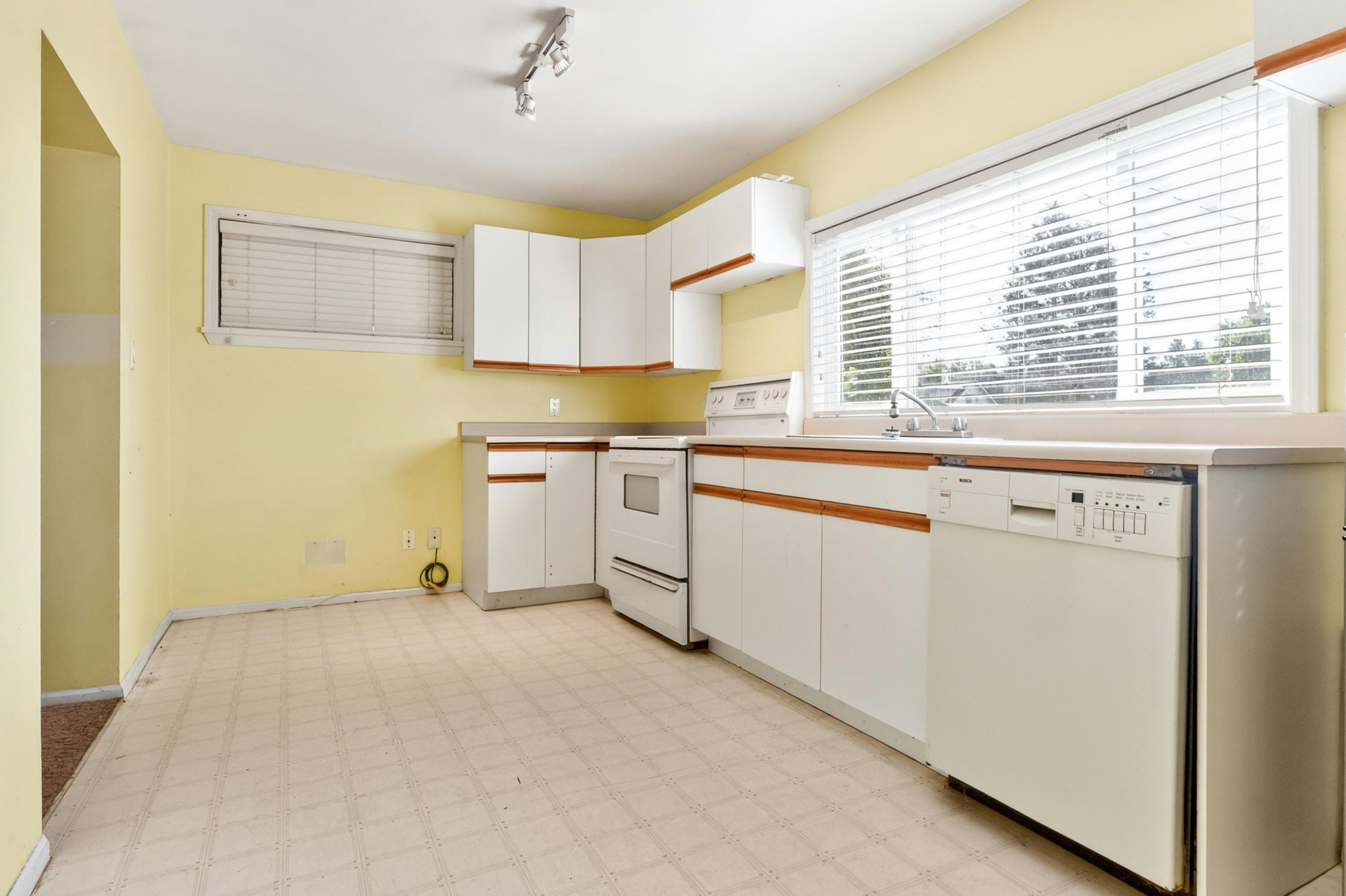 341 W 24th Street, North Vancouver, BC, V7M 2C7 - 24