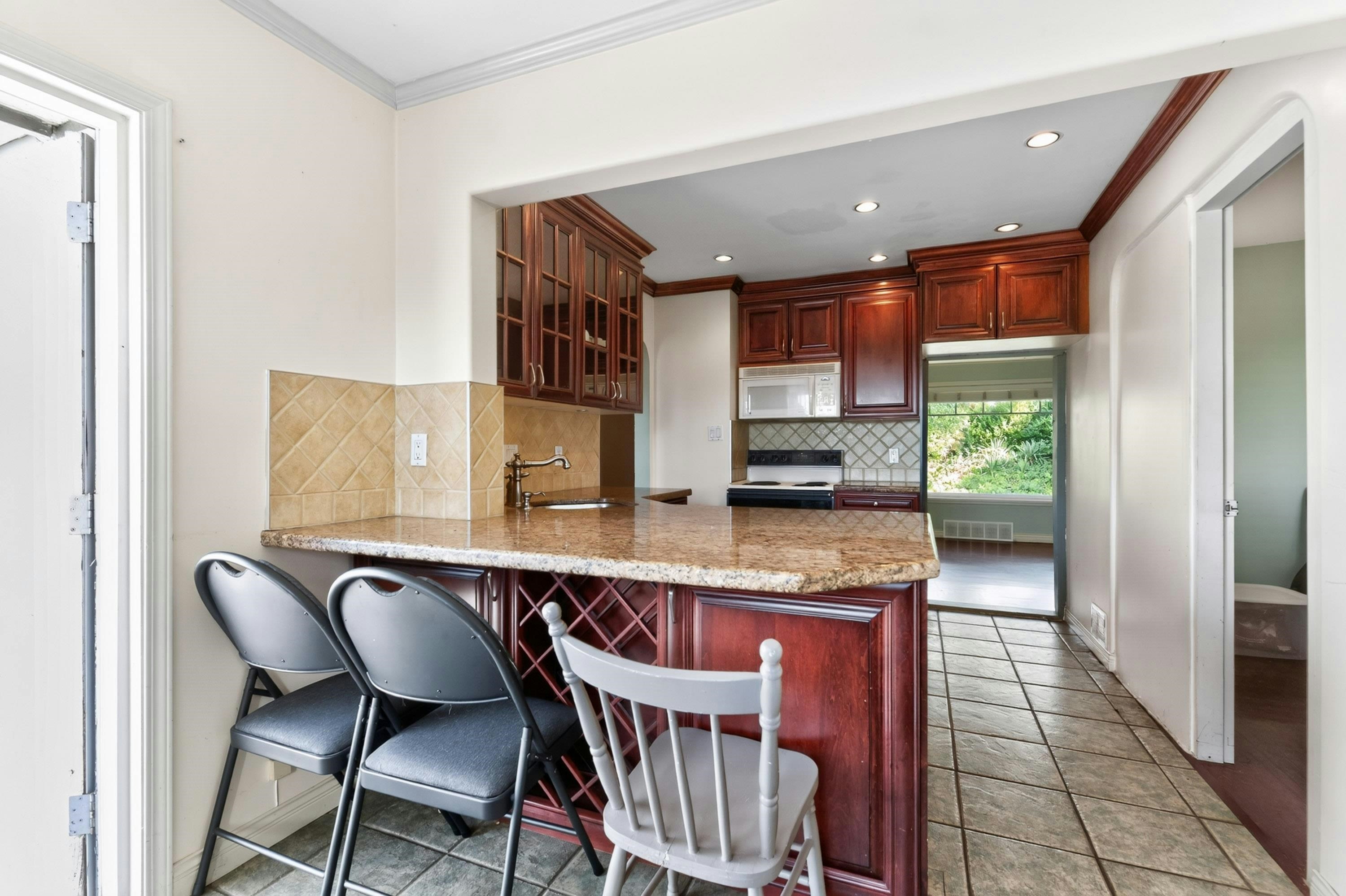 341 W 24th Street, North Vancouver, BC, V7M 2C7 - 9
