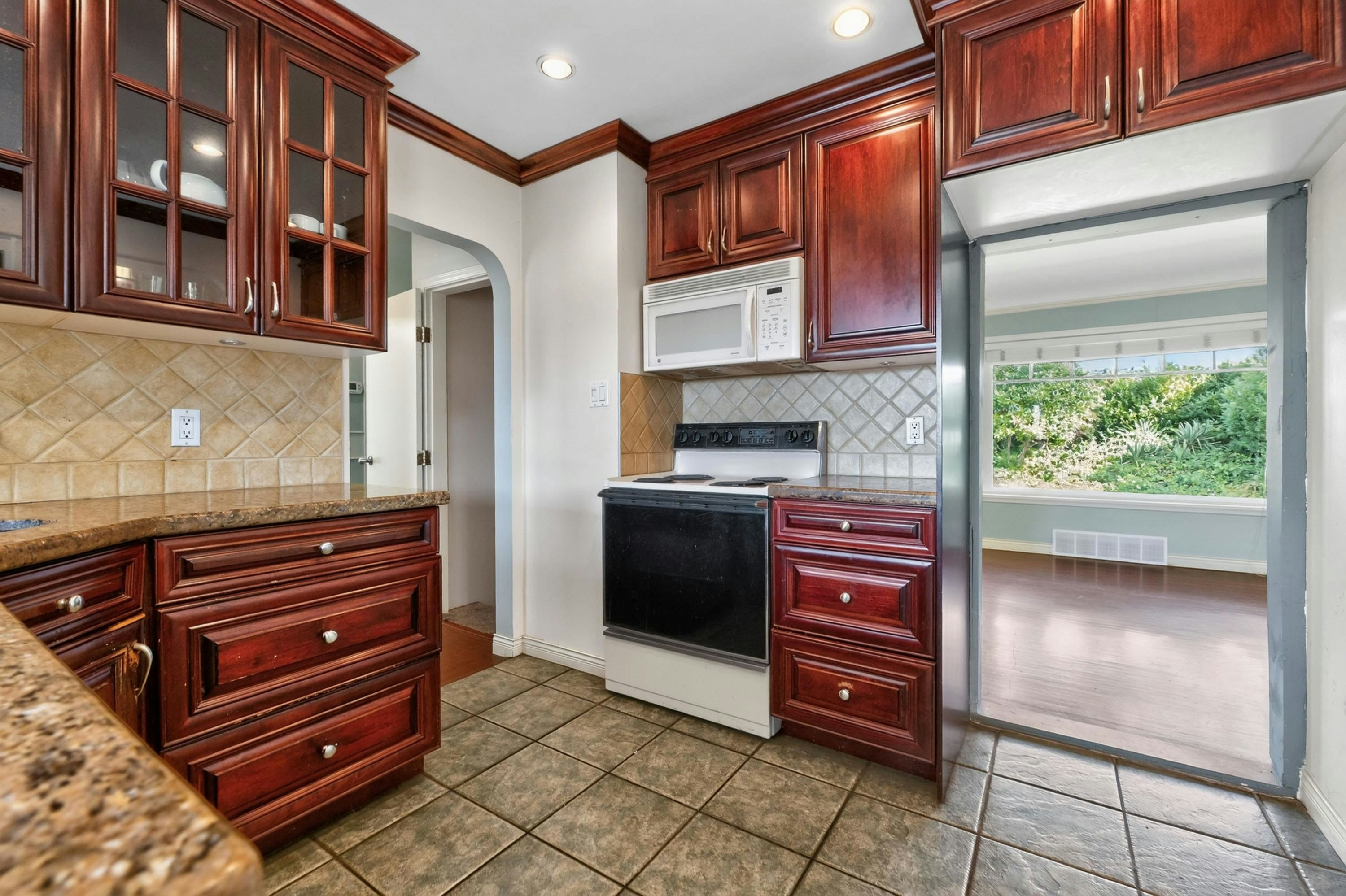 341 W 24th Street, North Vancouver, BC, V7M 2C7 - 7