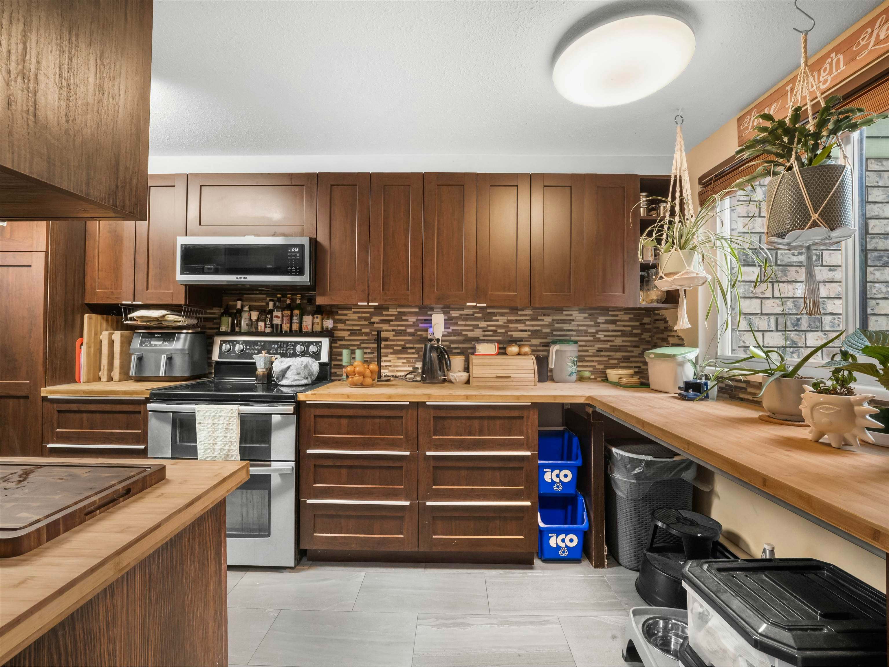 132-7476 138 Street - 3