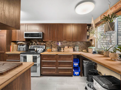 132-7476 138 Street - 3