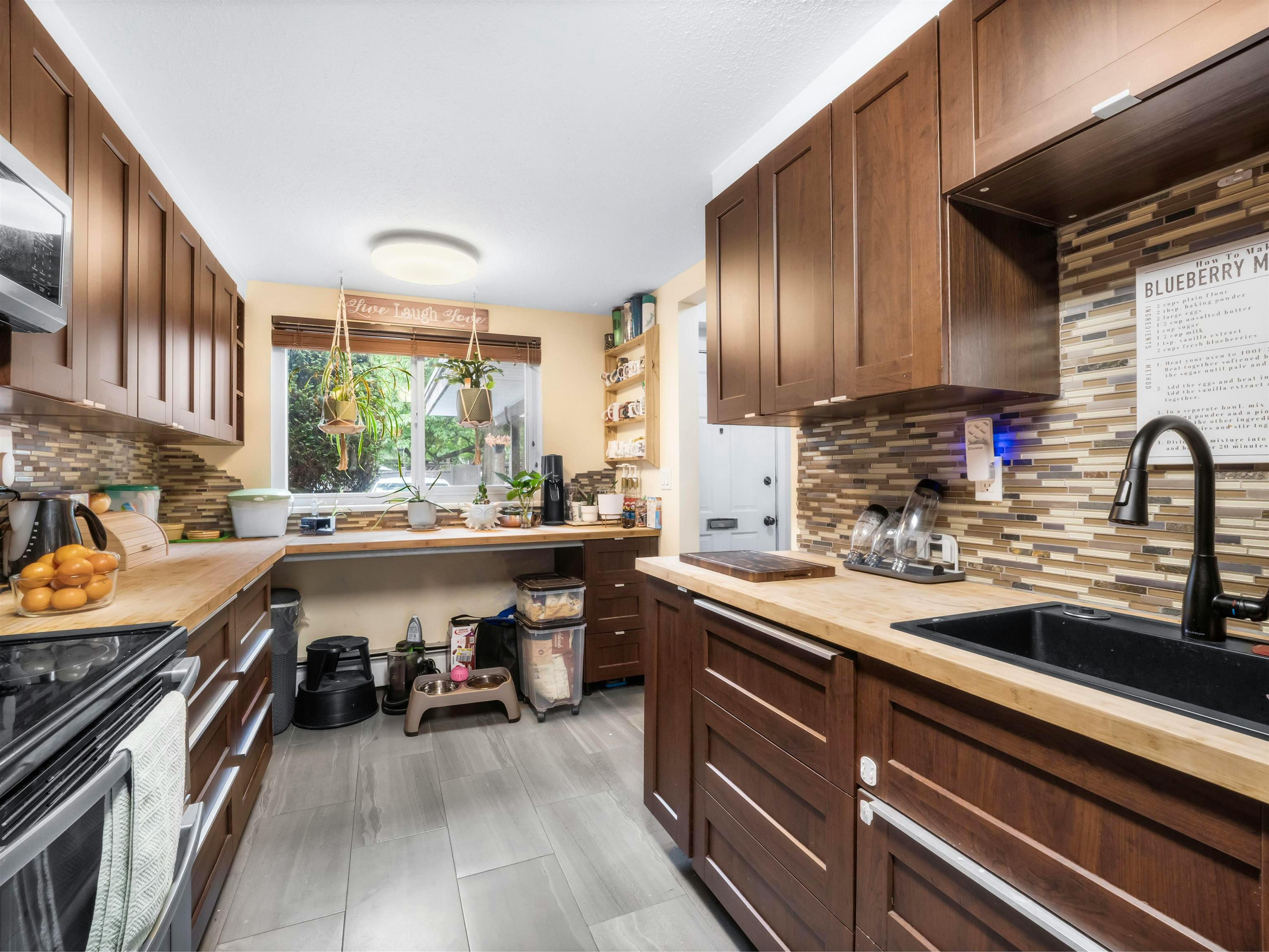 132-7476 138 Street - 5