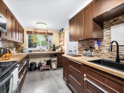 132-7476 138 Street - 5