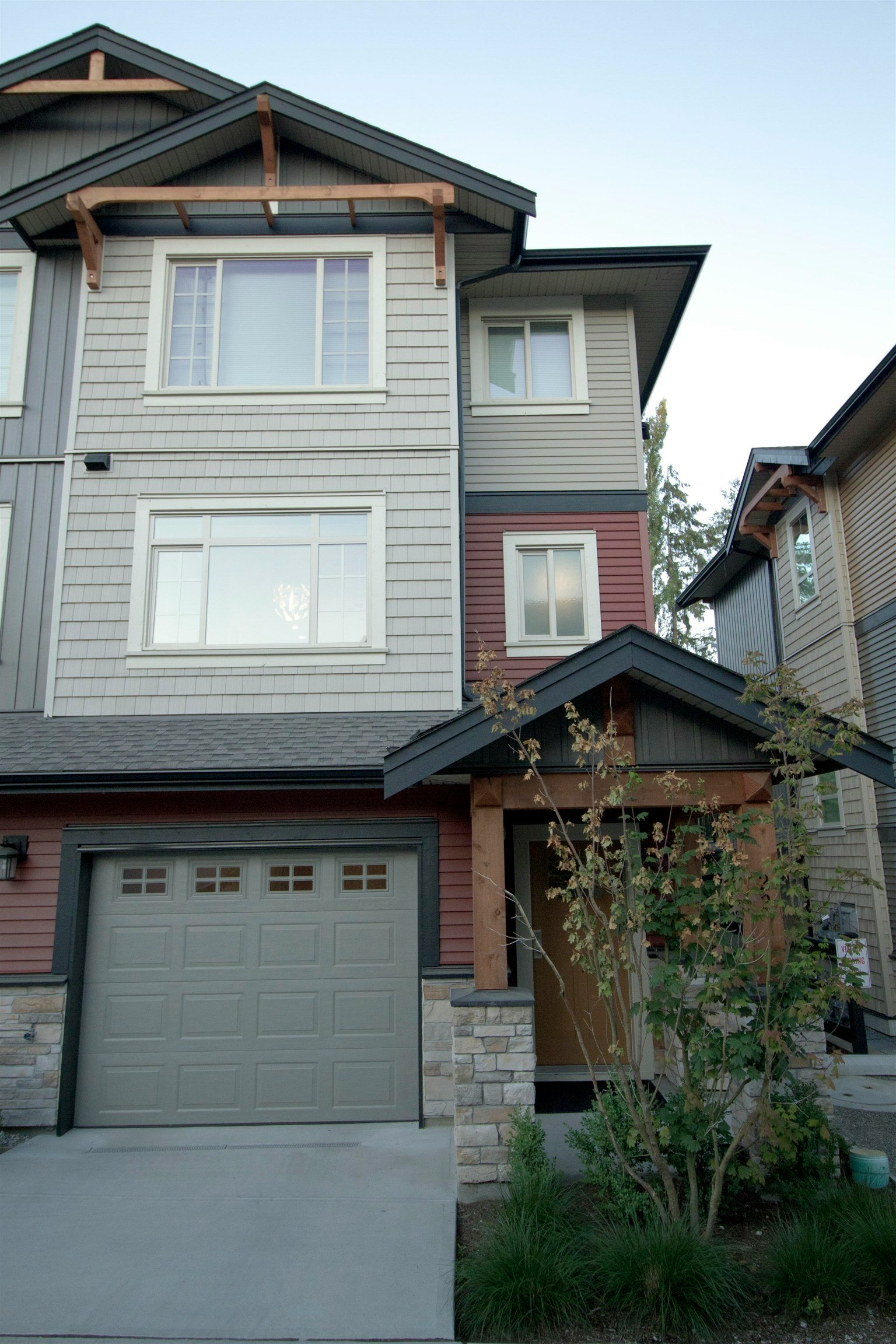 22-11305 240 Street, Maple Ridge, BC, V2W 0J1