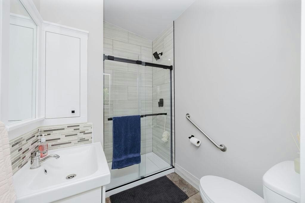 462 Central Avenue, Gibsons, BC, V0N 1V1 - 16