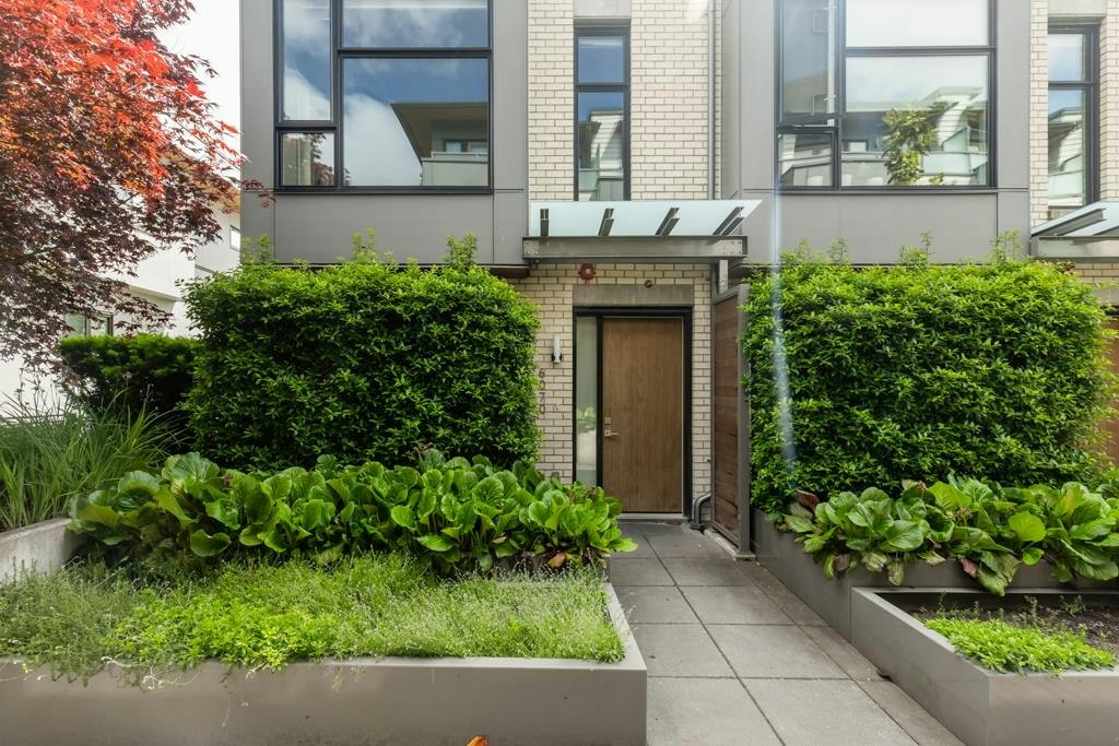6070 Oak Street, Vancouver, BC, V6M 2W2 - 2
