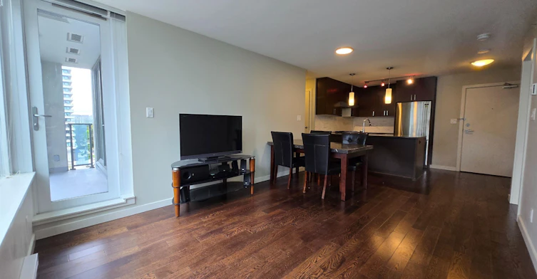 8XX, 7117 Elmbridge Way, Richmond, BC, V6X 0J2