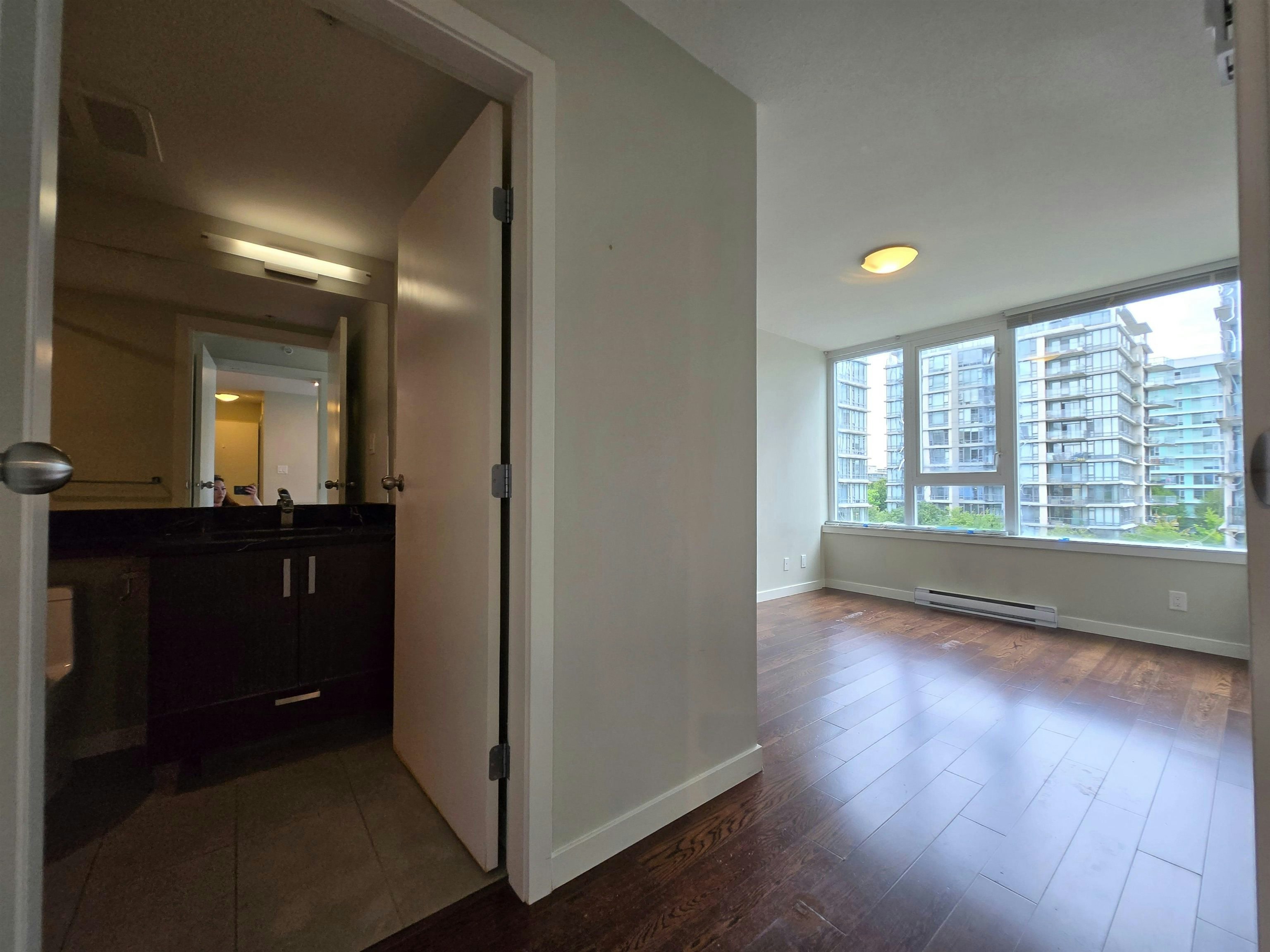 8XX,  7117 Elmbridge Way, Richmond, BC, V6X 0J2 - 3