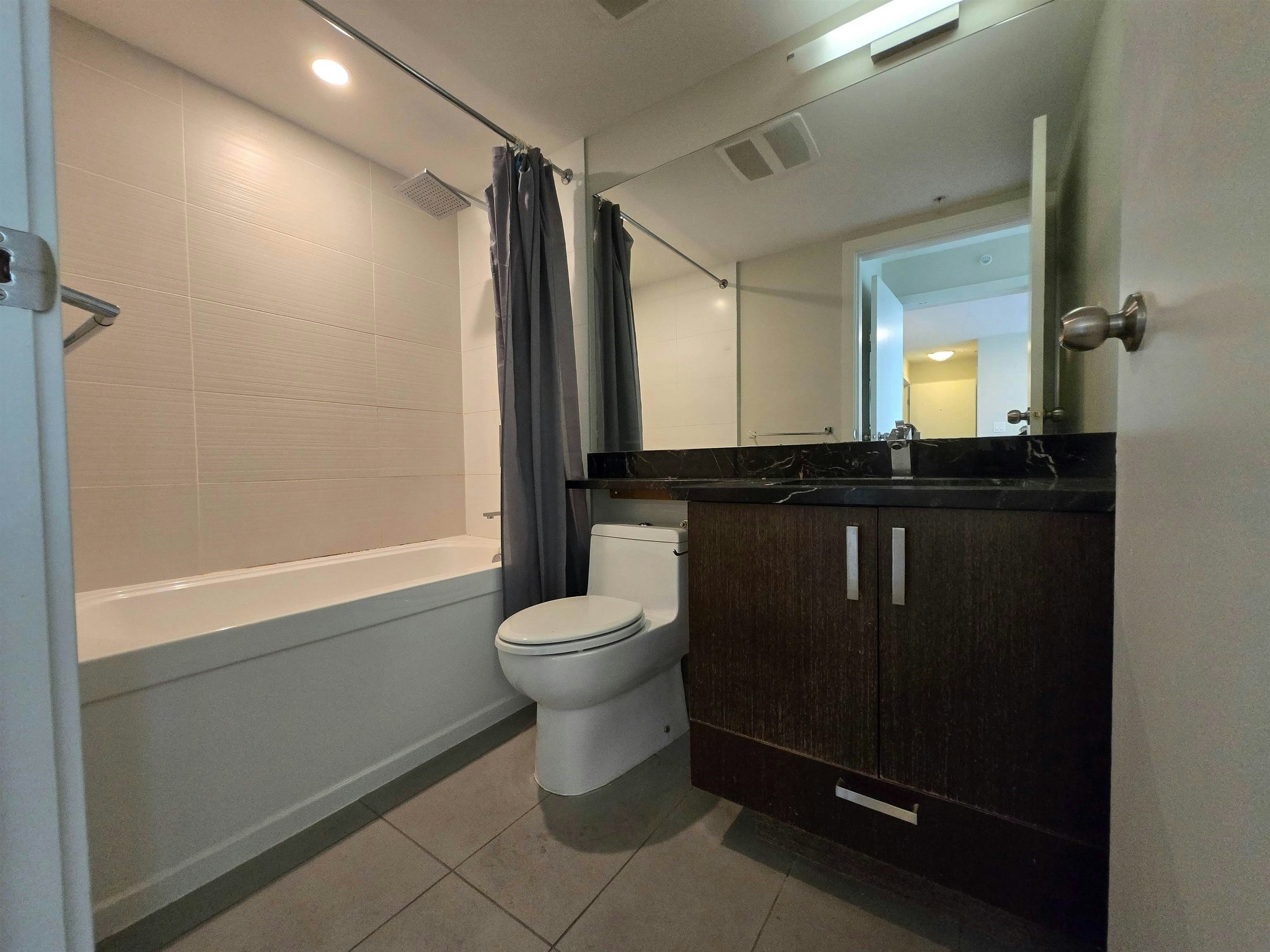8XX,  7117 Elmbridge Way, Richmond, BC, V6X 0J2 - 13