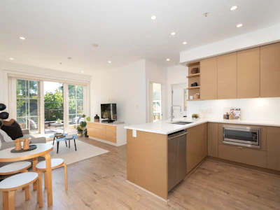 203-2528 Collingwood Street - 5