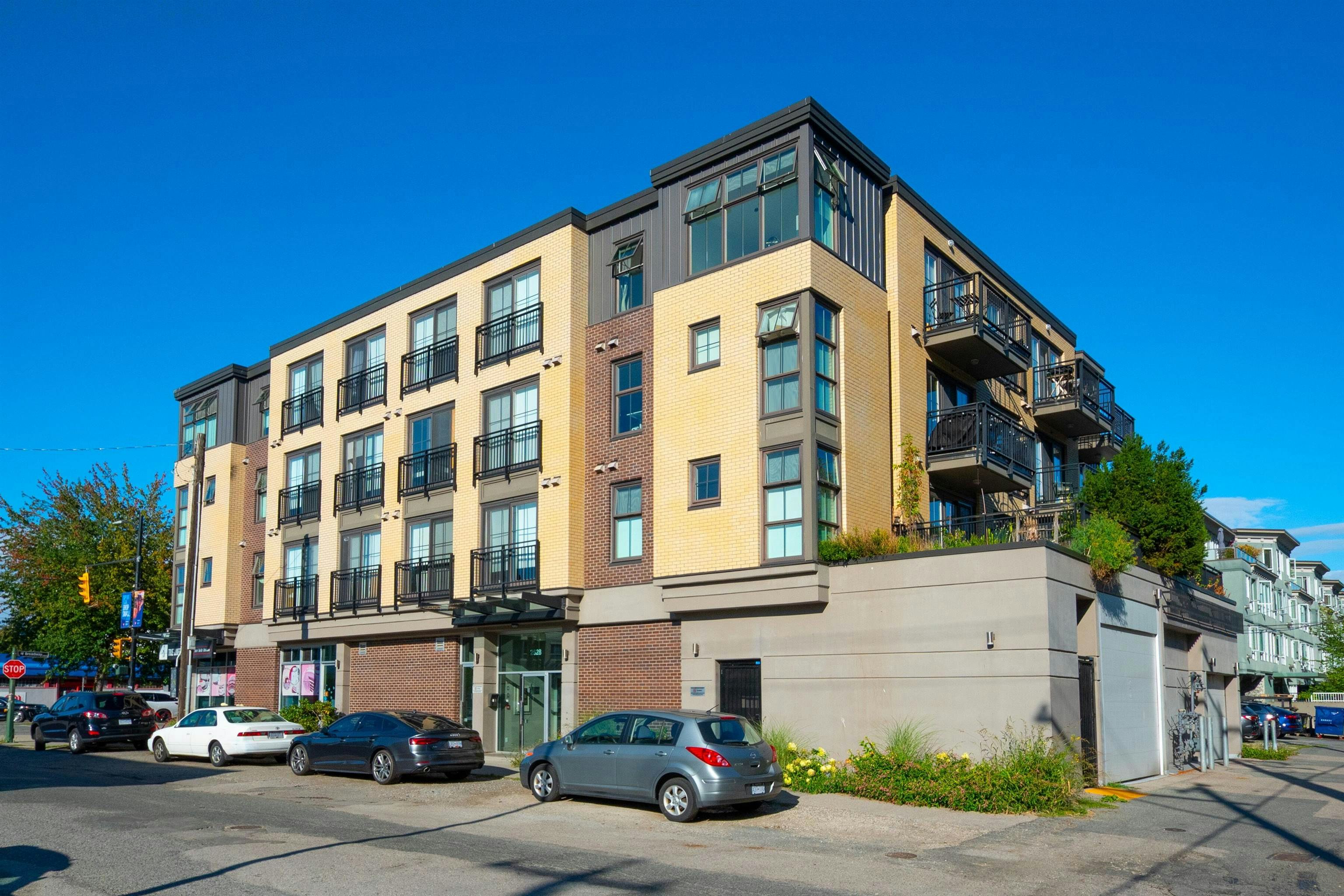 203-2528 Collingwood Street - 2