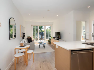 203-2528 Collingwood Street - 4