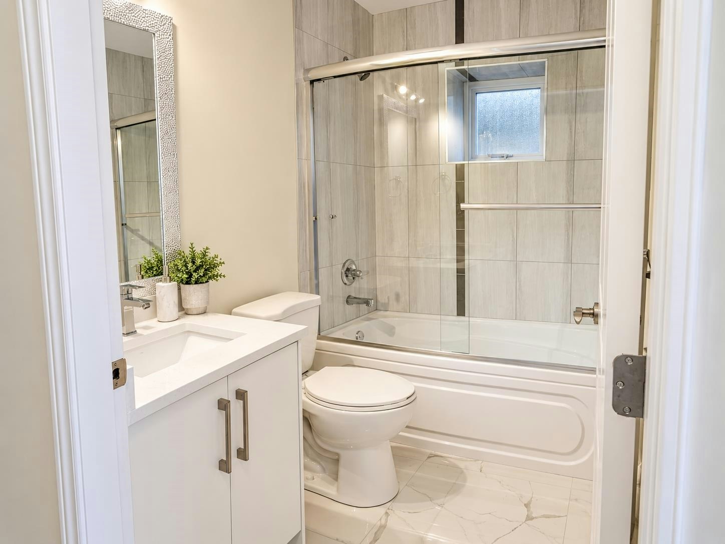 8221 Fremlin Street, Vancouver, BC, V6P 3W9 - 9