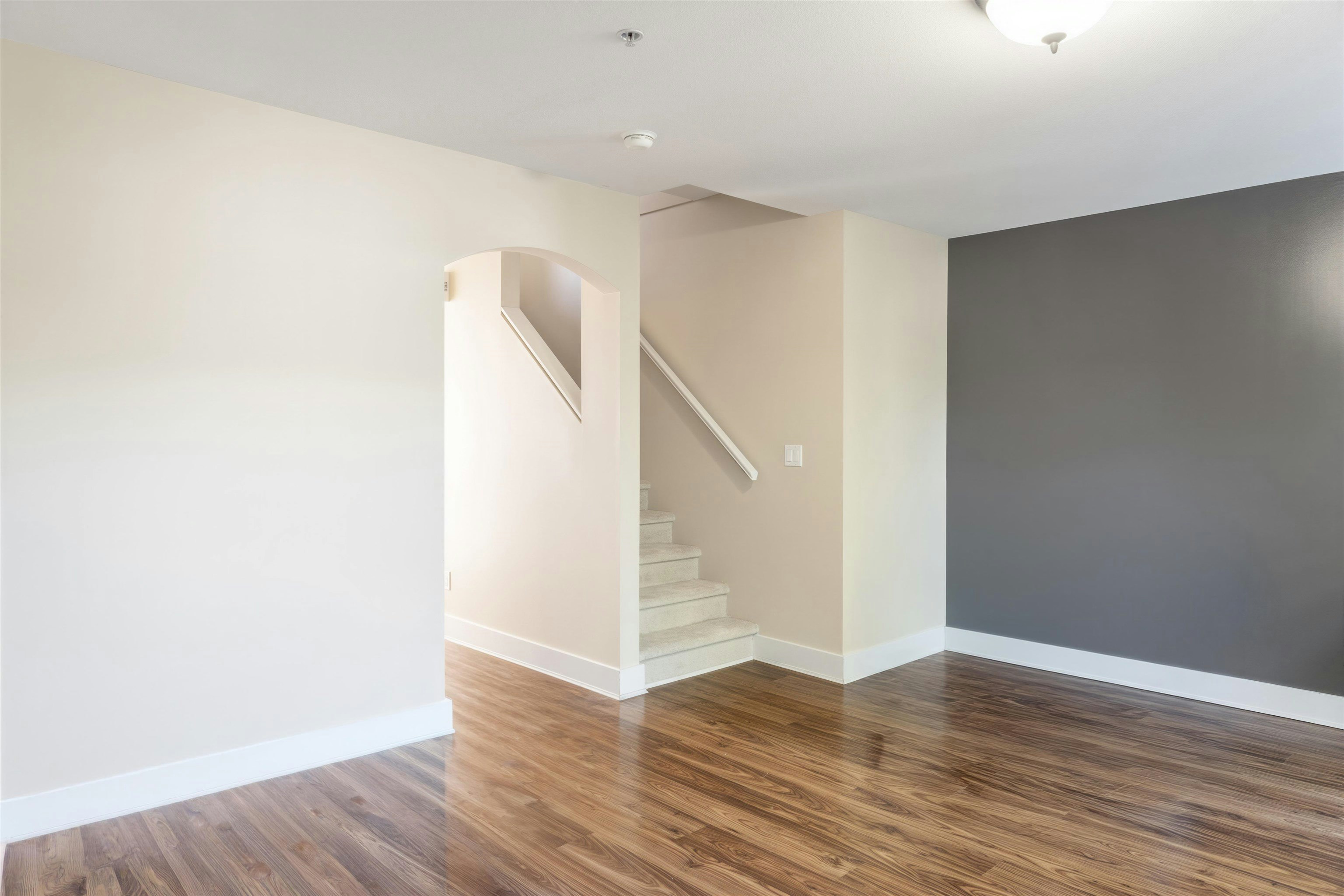 83-15833 26 Avenue - 5
