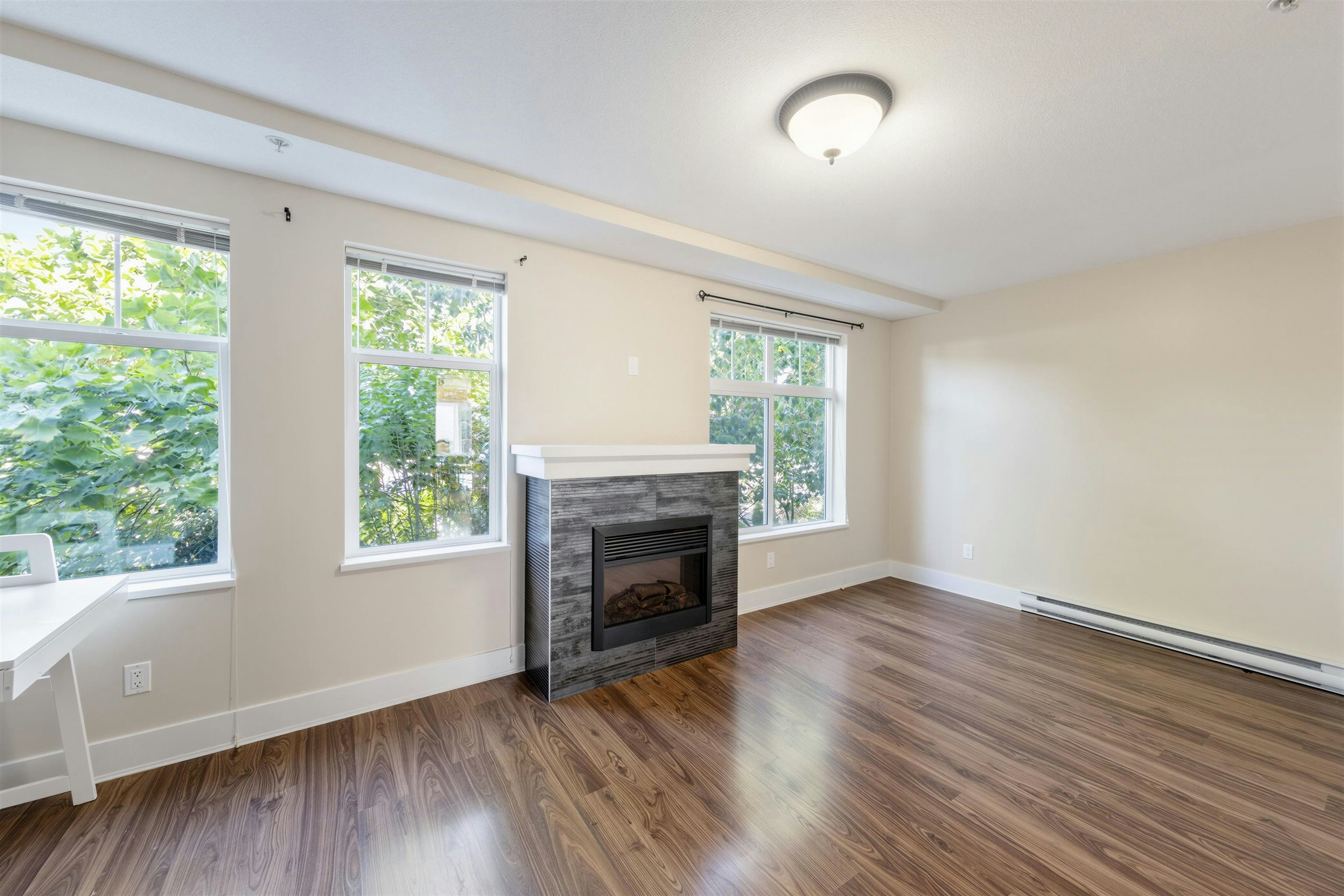 83-15833 26 Avenue - 4