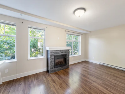 83-15833 26 Avenue - 4
