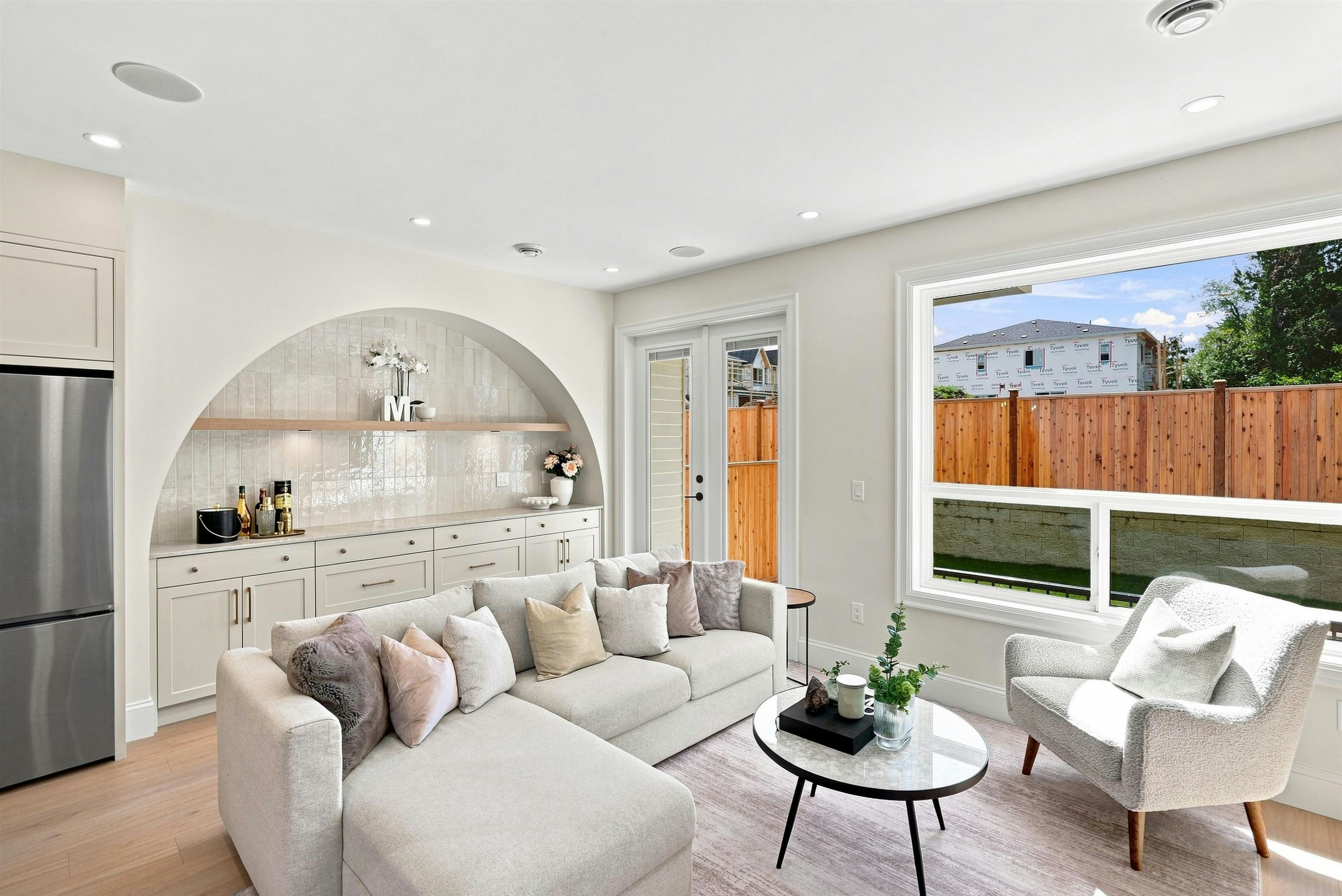 11460 92 Avenue - 5